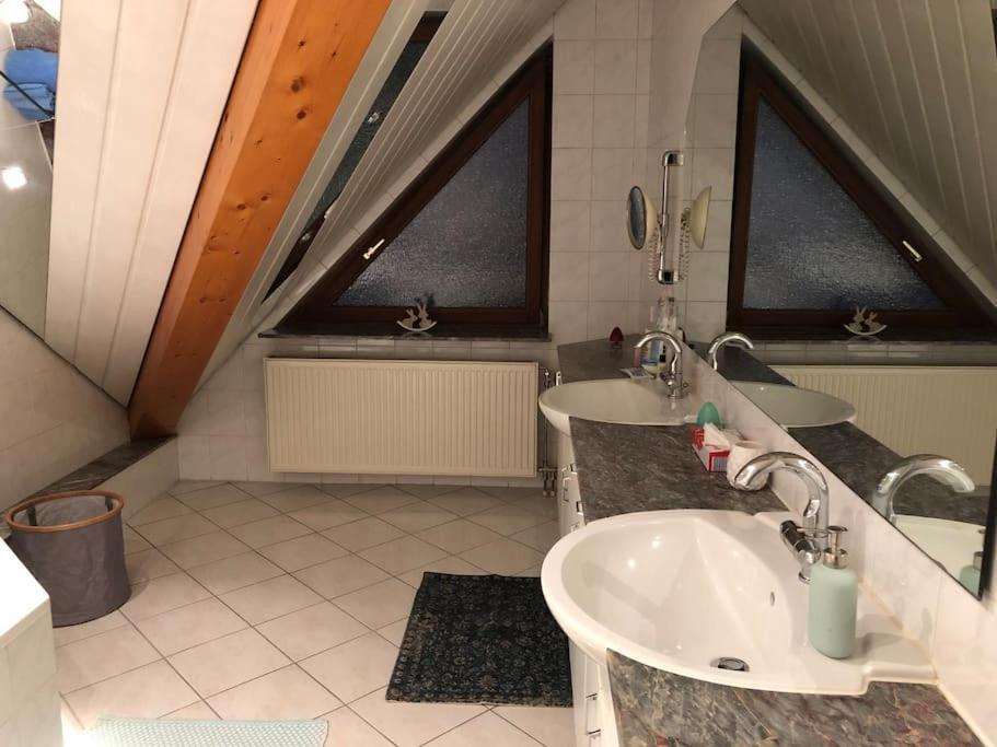 Grosse, Helle Wohnung Fuer Bis Zu 6 Personen Weinheim Exterior photo