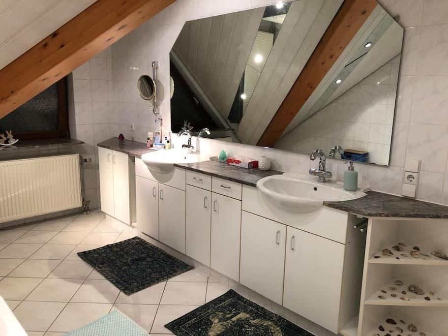 Grosse, Helle Wohnung Fuer Bis Zu 6 Personen Weinheim Exterior photo